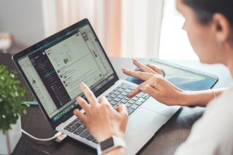 Digitalizare în sistemul medical: Din luna octombrie, românii își vor putea face programări la medic online prin portalul național „e-SănătateaMea”, administrat de CNAS.