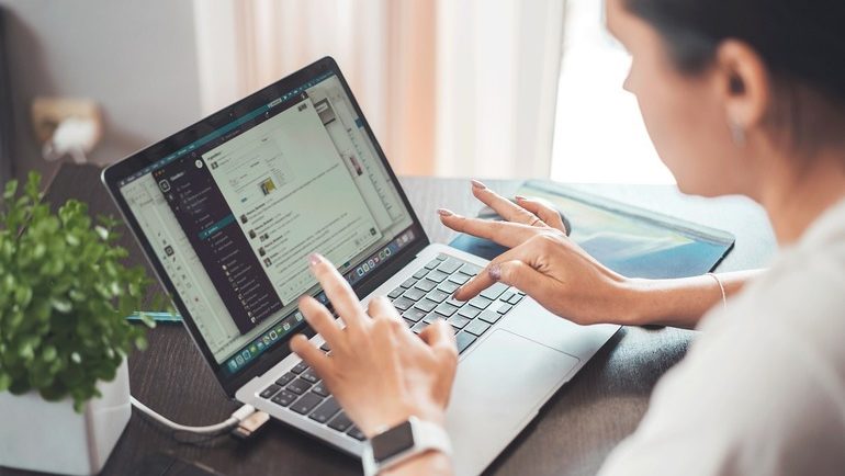 Digitalizare în sistemul medical: Din luna octombrie, românii își vor putea face programări la medic online prin portalul național „e-SănătateaMea”, administrat de CNAS.