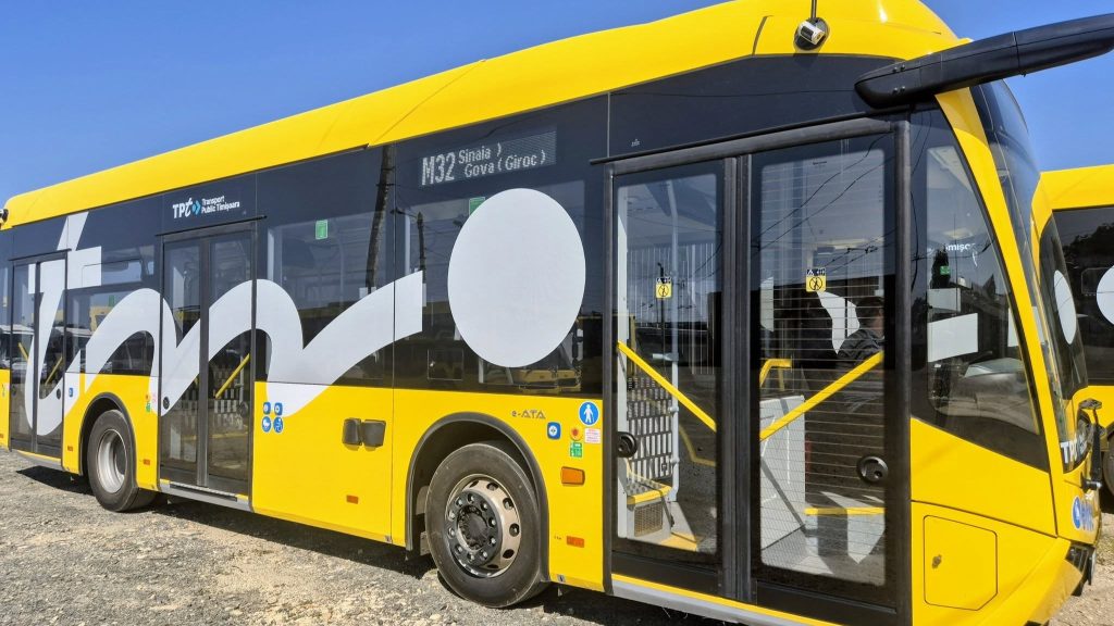 Mijloc de transport în comun pe liniile metropolitane STPT către Giroc și Chișoda