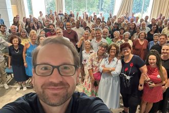 Primarul Timișoarei, Dominic Fritz, alături de susținători și membri USR