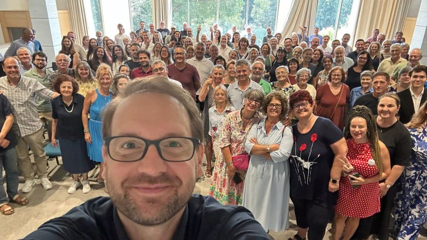 Primarul Timișoarei, Dominic Fritz, alături de susținători și membri USR