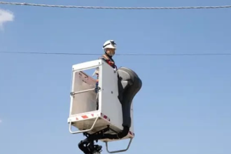 Echipe de intervenție Rețele Electrice România realizând lucrări de mentenanță și reparații la rețea în Timișoara și județul Timiș