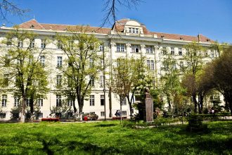 Burse FARA pentru studenți în anul universitar 2026-2027