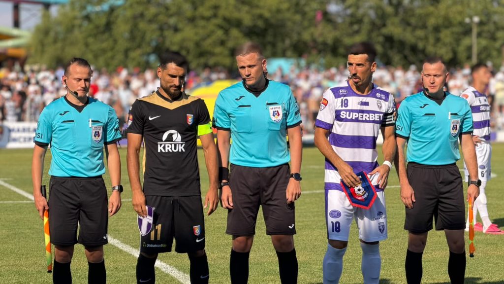 Echipa de fotbal Poli Timisoara inaintea debutului in noul sezon de Liga a 2-a pe Stadionul Electrica