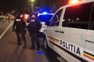 Un paznic a fost înjunghiat de doi bărbați cărora le-a refuzat accesul la un eveniment.