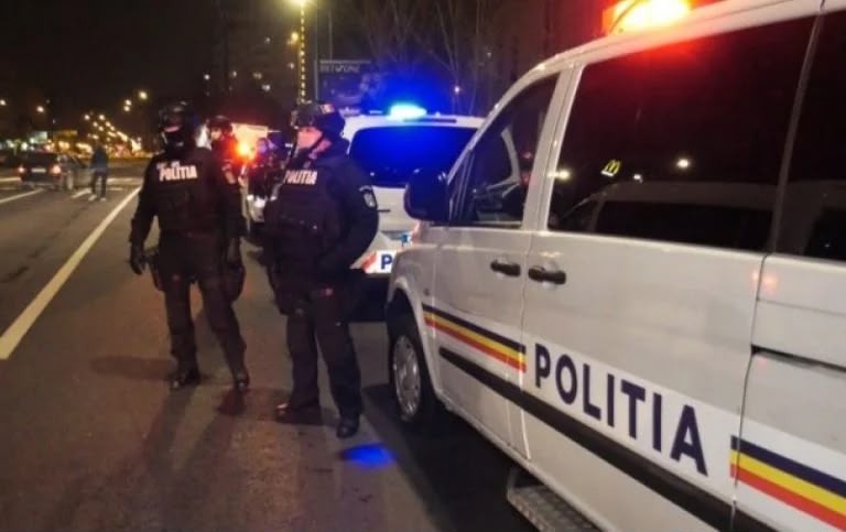 Un paznic a fost înjunghiat de doi bărbați cărora le-a refuzat accesul la un eveniment.