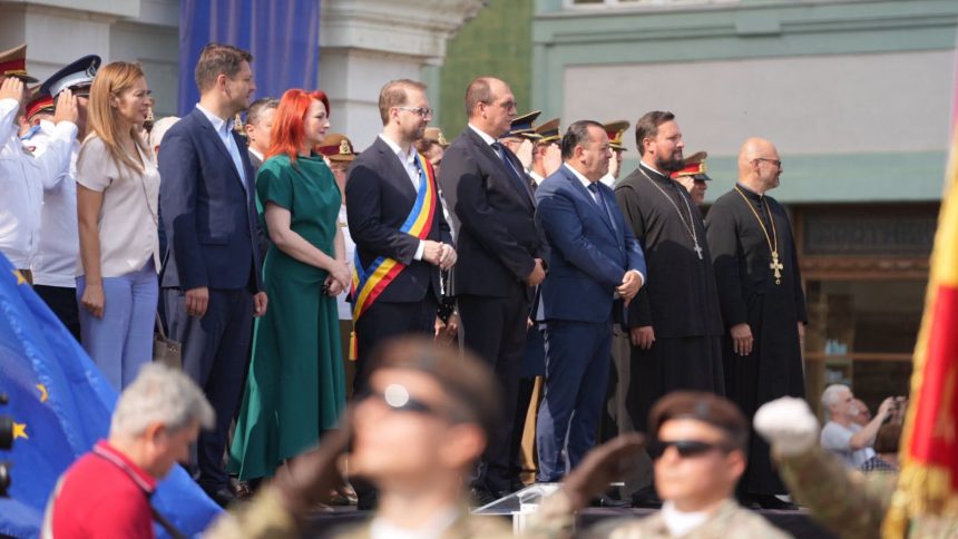 Ceremonii militare și depuneri de coroane în centrul Timișoarei de Ziua Orașului.