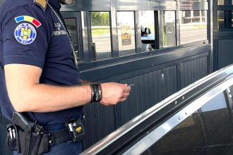 Nereguli pe bandă rulantă la frontieră: Mașini furate, permise false și șoferi fără permis depistați de polițiștii din vestul țării.