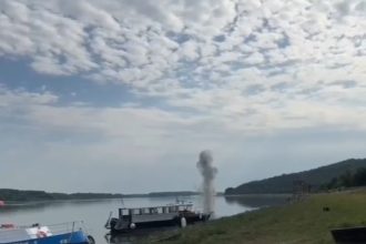 Măsură de urgență pe Dunăre: Patru barje sunt scufundate pentru a crește nivelul apei și a menține în funcțiune Unitatea 2 a centralei de la Cernavodă.