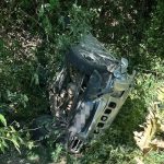 Un șofer a avut nevoie de descarcerare după ce s-a răsturnat cu mașina într-o râpă de 3 metri, între Hunedoara și Călan