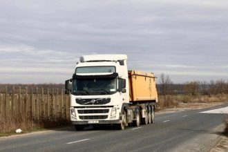 Traficul greu de peste 7,5 tone este oprit marți în județul Timiș din cauza codului roșu de temperaturi extreme