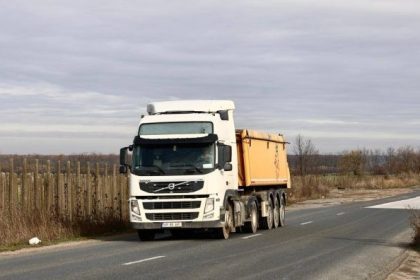 Traficul greu de peste 7,5 tone este oprit marți în județul Timiș din cauza codului roșu de temperaturi extreme
