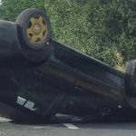 Mașină răsturnată la intrarea în Timișoara dinspre Șag, după un accident rutier. Șoferul a scăpat nevătămat.