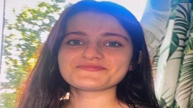 Cristina-Larisa Mocan, în vârstă de 17 ani, este căutată de poliție