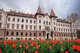 Măsuri de economie în Timiș: Primăria Lugoj reduce intensitatea iluminatului public pe timp de noapte pentru a scădea consumul de energie.