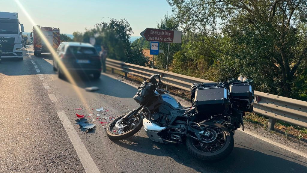 Accident grav la Margina: Două persoane aflate pe o motocicletă au fost rănite după impactul cu un autoturism.