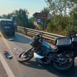 Accident grav la Margina: Două persoane aflate pe o motocicletă au fost rănite după impactul cu un autoturism.