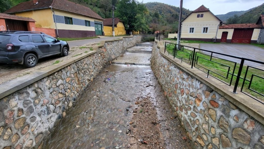 Protecție împotriva inundațiilor în Timiș: Lucrările de 28 de milioane de lei de pe Bega Superioară sunt realizate în proporție de 88%.
