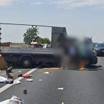 Accident pe autostrada A1: O autoutilitară s-a răsturnat între Timișoara și Lugoj după ce șoferului i s-a făcut rău la volan.