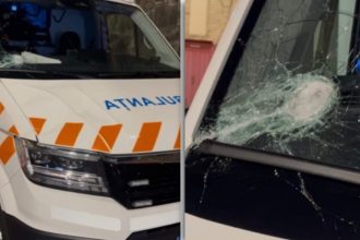 Sursa foto: Dejeanul | Ambulanța atacată cu topoare, bâte și pietre în Cluj