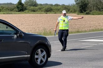 Razie pe șoselele din Timiș: Aproape 100 de șoferi au rămas fără permis și s-au dat amenzi de peste 700.000 de lei pentru viteză excesivă.