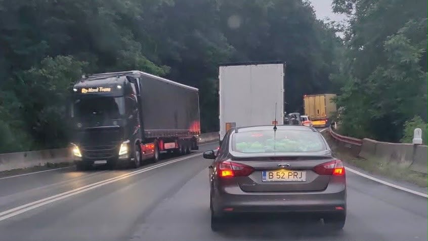 Accident în lanț la Margina: Trei autoturisme s-au ciocnit pe DN68A, provocând îngreunarea traficului spre Hunedoara.