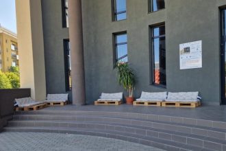 Proiectele elevilor devin realitate: Primăria Timișoara finanțează studiouri de podcast, spații de relaxare și biblioteci digitale