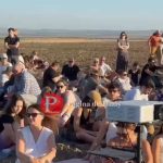 Sute de oameni pe Dealul de la Lucareț pentru eclipsa de Soare
