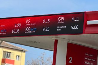 Carburanții se ieftinesc după reducerea accizei, iar șoferii ar putea plăti mai puțin la pompă