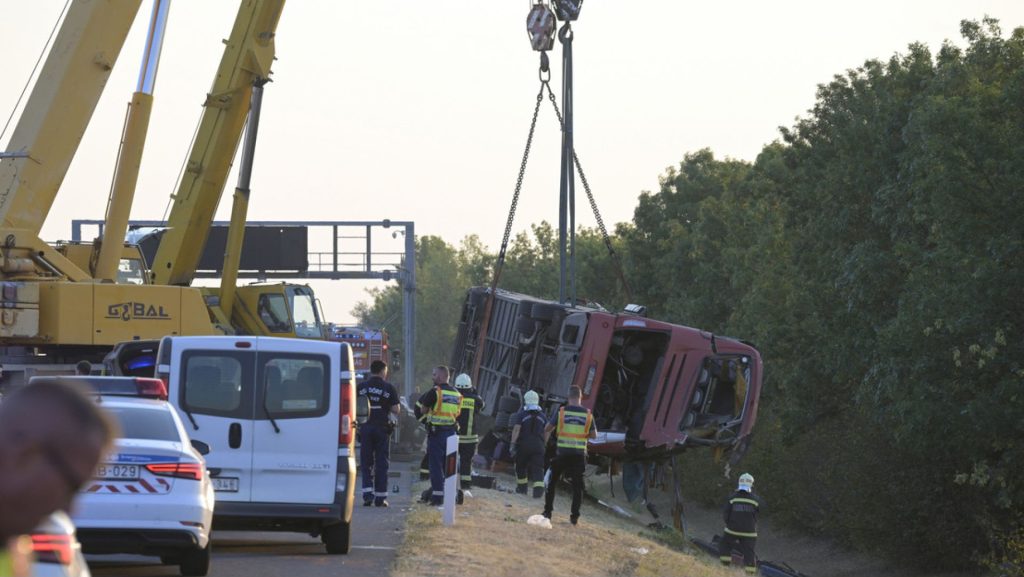 Accident de autocar pe autostrada M3 din Ungaria soldat cu 12 morți