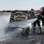 Mașină în flăcări pe autostrada Lugoj-Timișoara, familie cu doi minori evacuată în siguranță