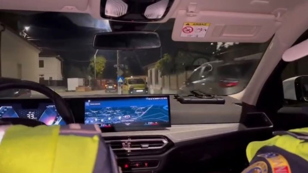 Șofer fără permis urmărit de polițiști pe străzile din Deva