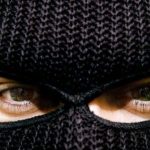 Falși polițiști antidrog, acuzați că au furat 90.000 de lire în Timiș