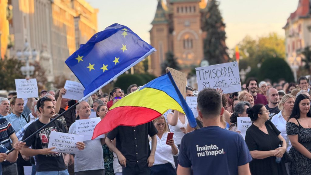 Peste 200 de oameni la protestul din Piața Operei pentru Dominic Fritz, după decizia CCR