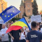 Peste 200 de oameni la protestul din Piața Operei pentru Dominic Fritz, după decizia CCR