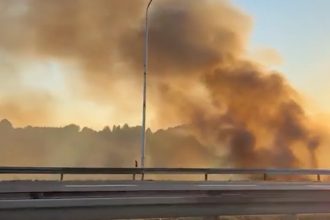 Fum și miros de ars în Timișoara de la incendiile din Serbia