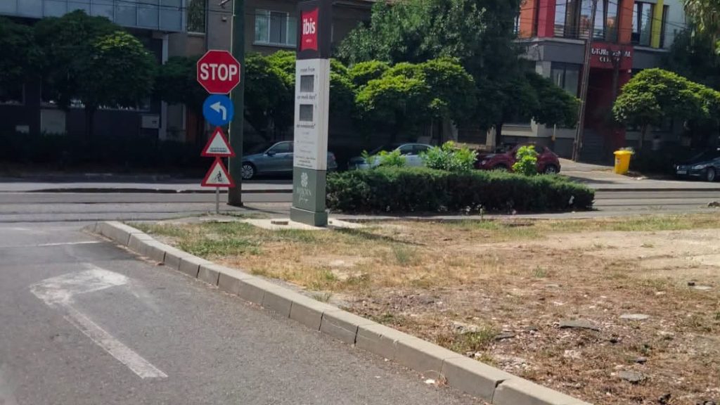 Trafic mai clar în centrul Timișoarei: Indicatorul buclucaș de pe strada Coriolan Brediceanu a fost îndepărtat.