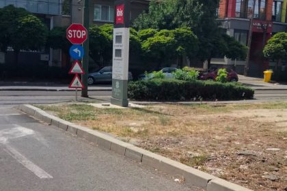 Trafic mai clar în centrul Timișoarei: Indicatorul buclucaș de pe strada Coriolan Brediceanu a fost îndepărtat.