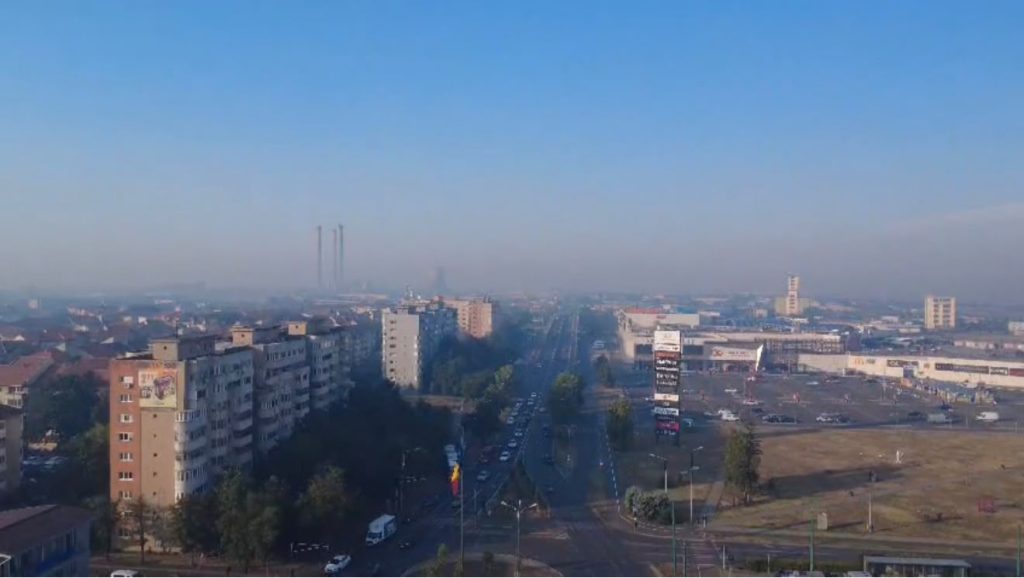 Fumul din Serbia și mirosul înțepător de ars afectează calitatea aerului în tot orașul.