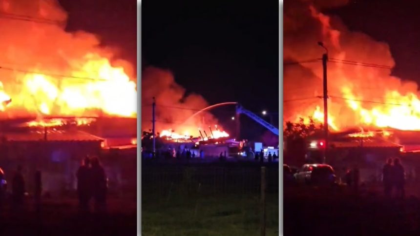 Incendiu la un complex de locuințe sociale din Săcălaz, intervenție a pompierilor