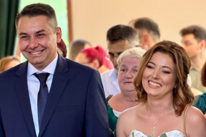 Jurnalistul PRO TV Daniel Preda și medicul Roberta Andreaș în ziua căsătoriei la Casa Căsătoriilor din Timișoara