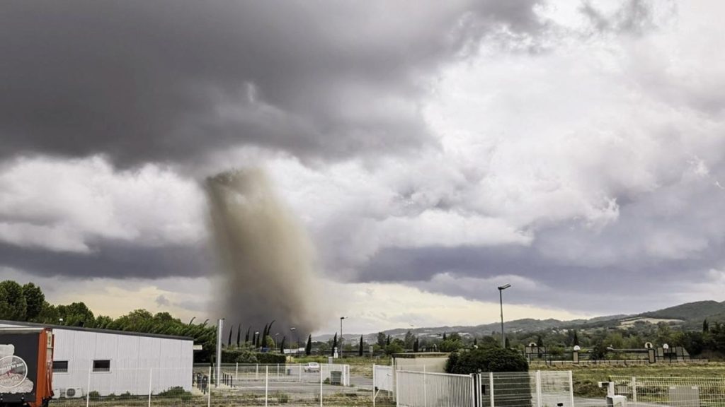 Tornadă devastatoare în Franța