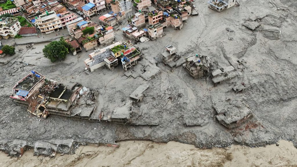 Dezastru la granița Nepal-Tibet: Sute de morți și dispăruți