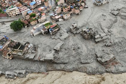 Dezastru la granița Nepal-Tibet: Sute de morți și dispăruți