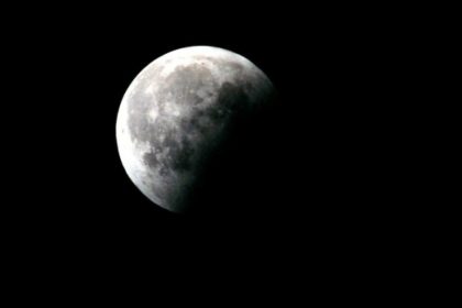 Fenomen astronomic spectaculos: Eclipsa parțială de Lună din dimineața zilei de 28 august poate fi observată parțial și din România