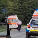 Tragedie la Cornereva: Un tânăr de 18 ani a murit, iar alți doi au ajuns la spital după ce mașina a intrat într-un zid de beton.