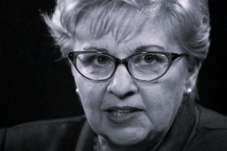 Jurnalista și profesoara universitară Brîndușa Armanca.