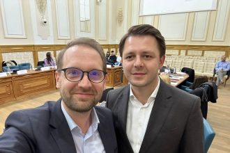 Viceprimarul Ruben Lațcău alături de primarul Timișoarei, Dominic Fritz.