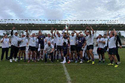 Jucătorii echipei SCM USV Timișoara sărbătorind cucerirea celui de-al 8-lea titlu național de rugby după o finală dramatică cu CS Dinamo