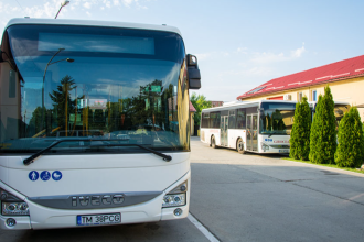 Microbuz de transport școlar pus la dispoziție de Societatea Giroceana pentru elevii din Giroc